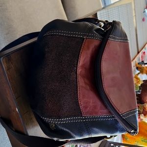 A crossbody Sak purse with magnet front close